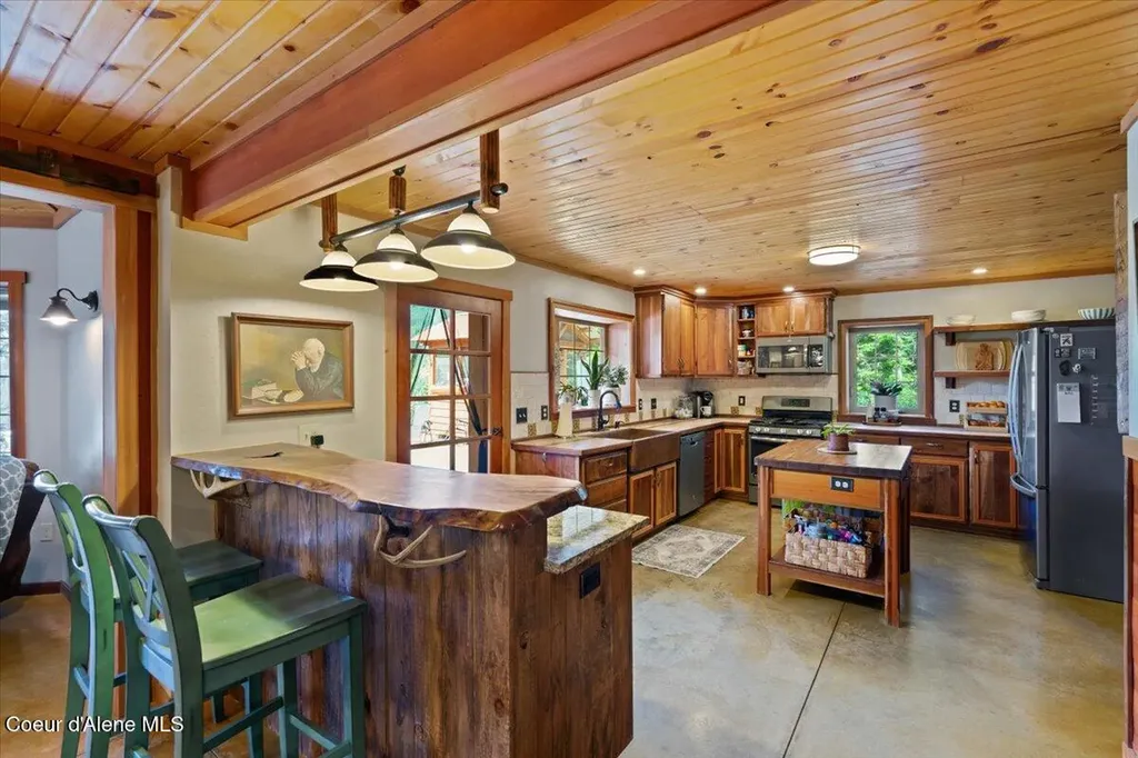 21807 E Doyle Road Cataldo ID 83810