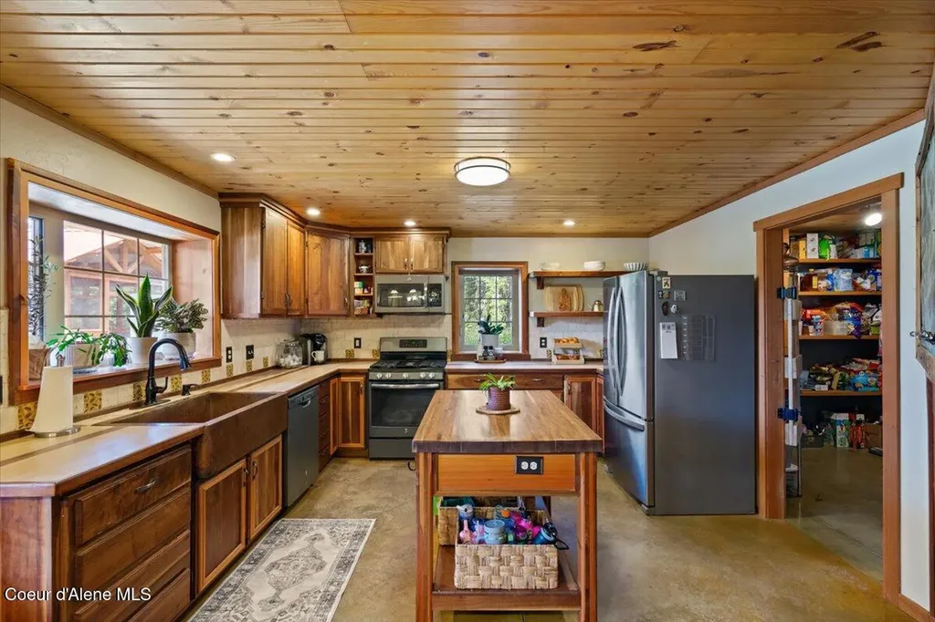 21807 E Doyle Road Cataldo ID 83810