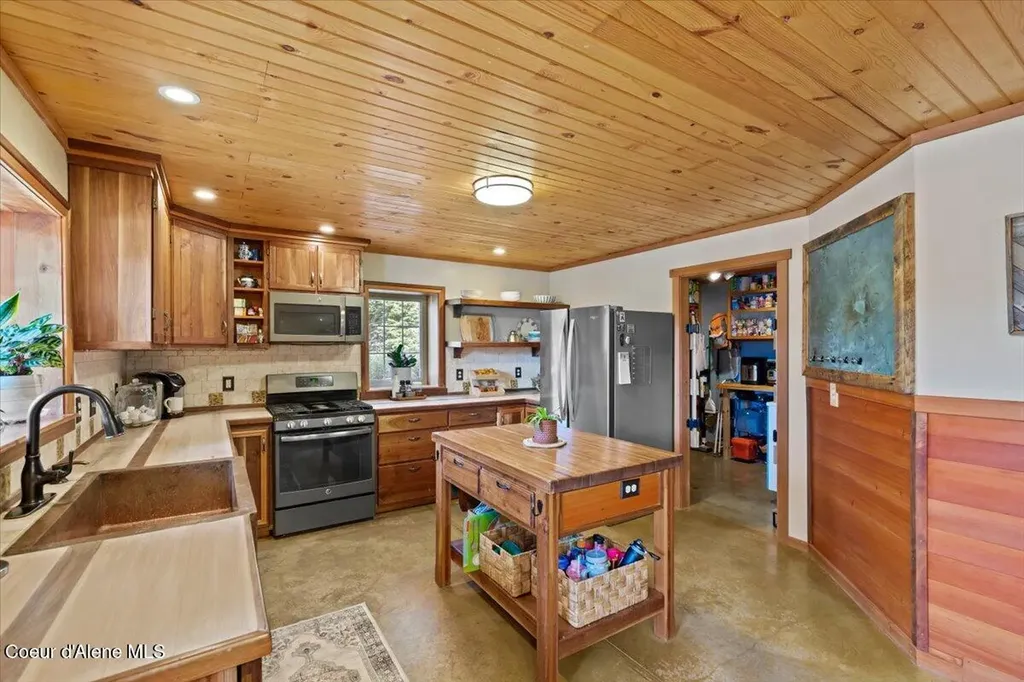 21807 E Doyle Road Cataldo ID 83810