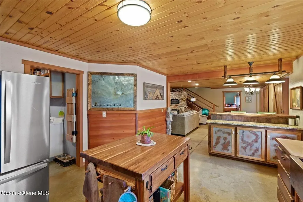 21807 E Doyle Road Cataldo ID 83810