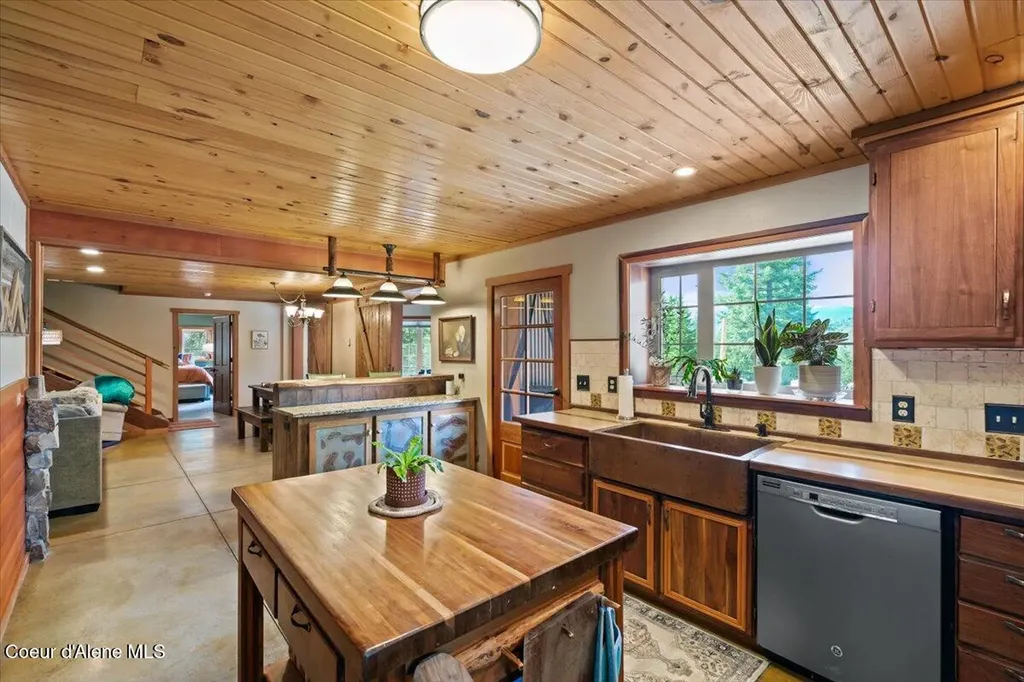 21807 E Doyle Road Cataldo ID 83810