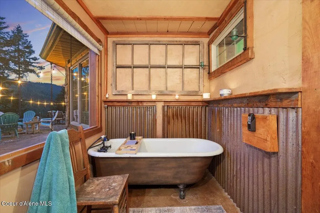 21807 E Doyle Road Cataldo ID 83810