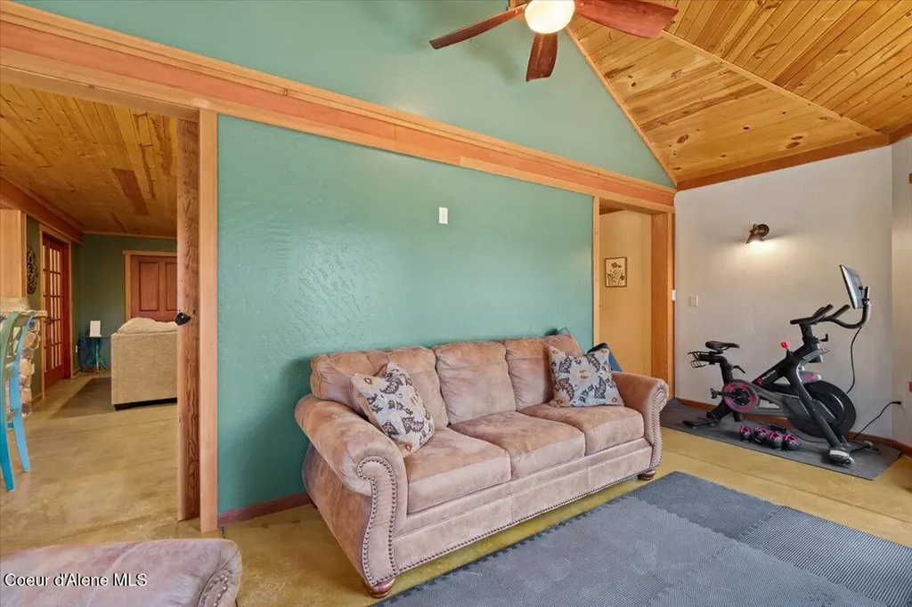 21807 E Doyle Road Cataldo ID 83810