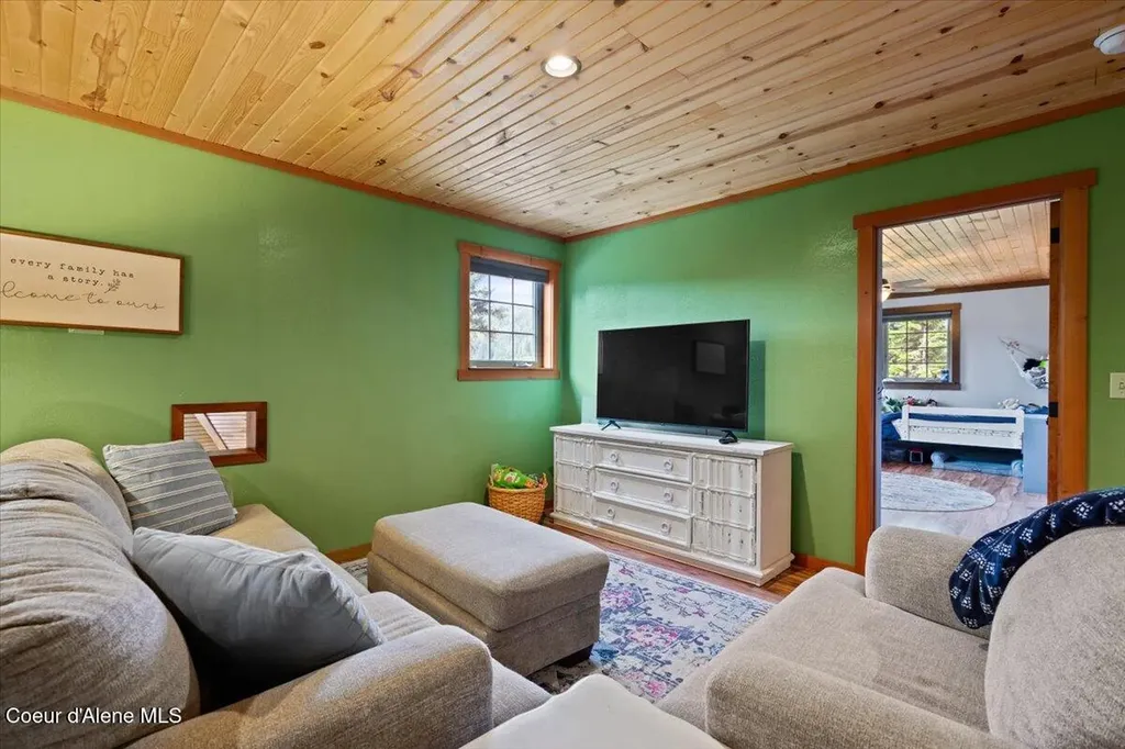 21807 E Doyle Road Cataldo ID 83810