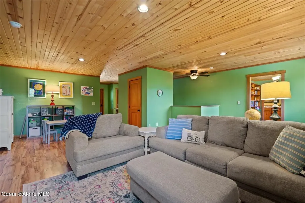 21807 E Doyle Road Cataldo ID 83810