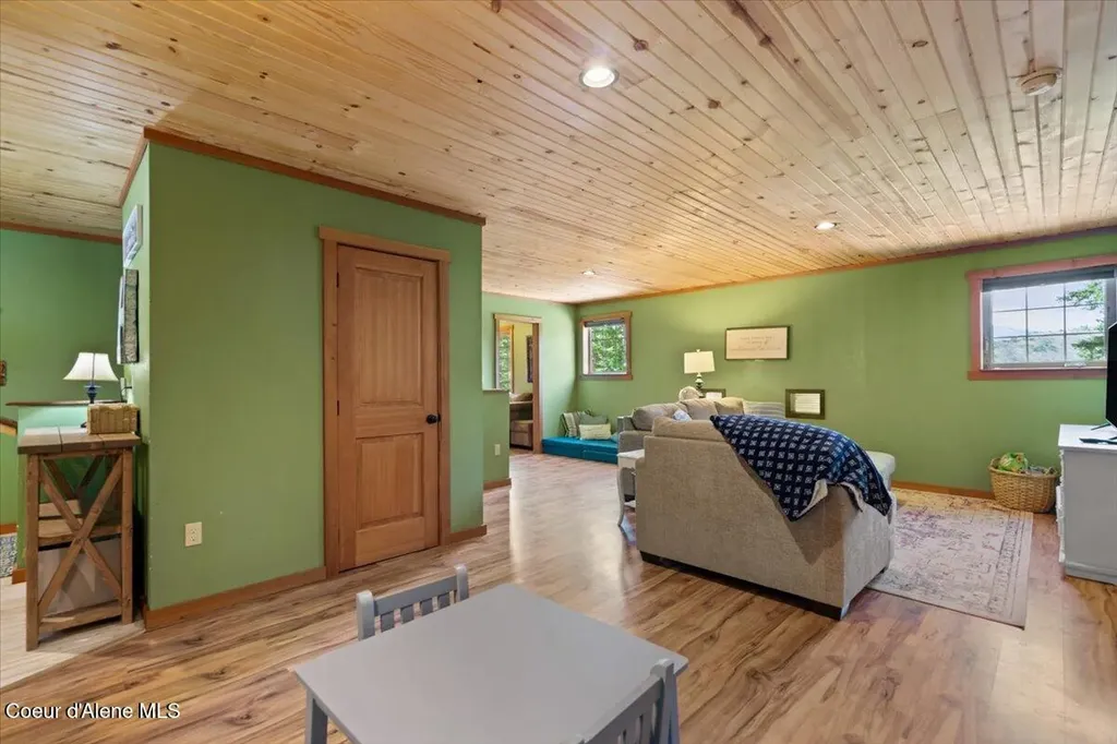21807 E Doyle Road Cataldo ID 83810