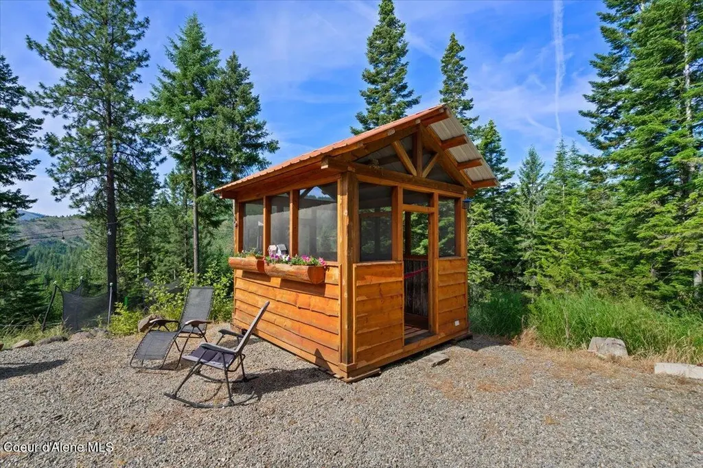 21807 E Doyle Road Cataldo ID 83810