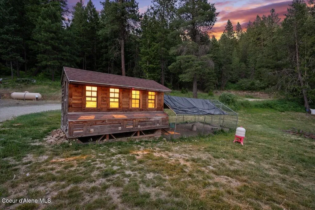 21807 E Doyle Road Cataldo ID 83810