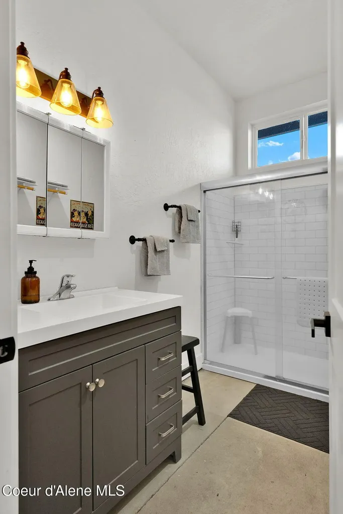 1713 Bugle Point Road St. Maries ID 83861