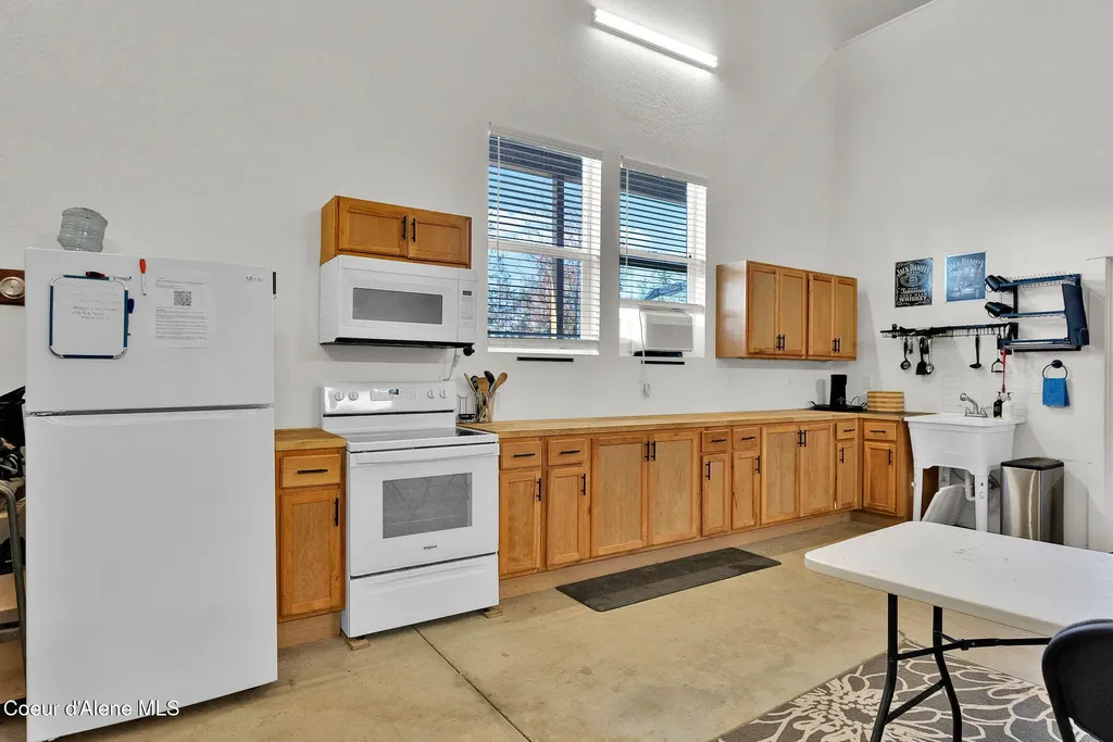 1713 Bugle Point Road St. Maries ID 83861