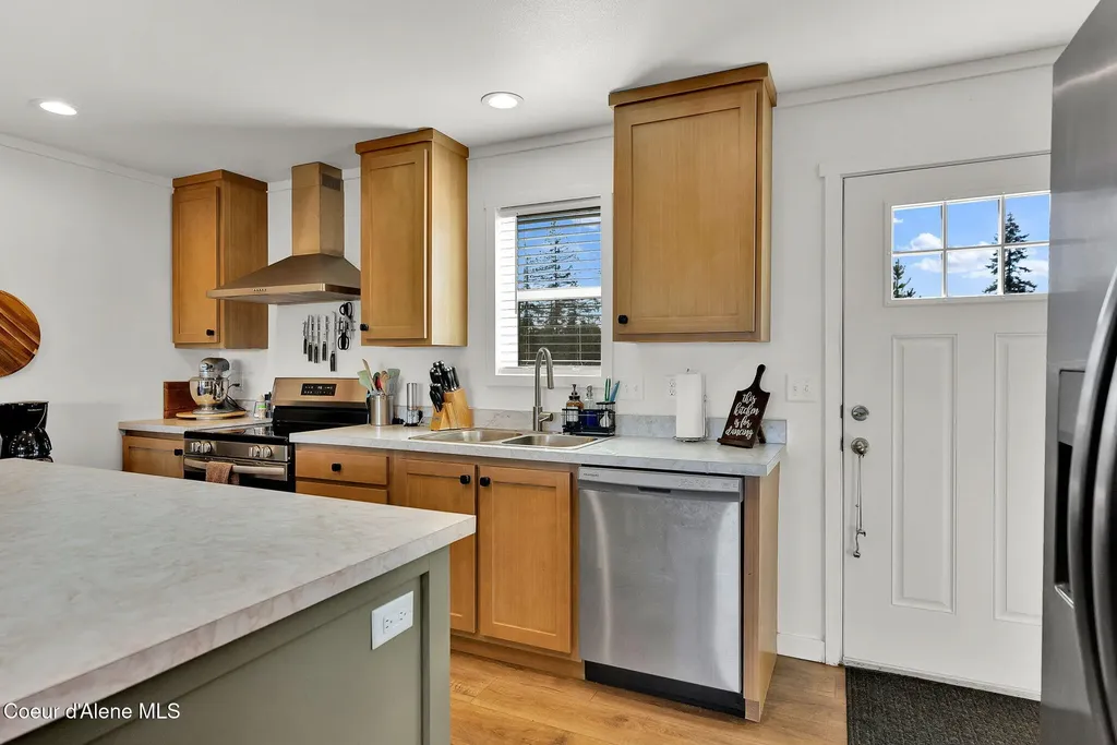 1713 Bugle Point Road St. Maries ID 83861