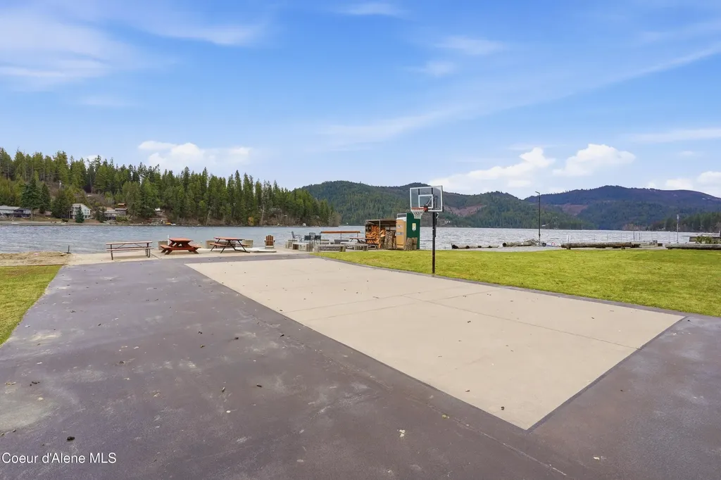 7562 W Spirit Lake Road Spirit Lake ID 83869