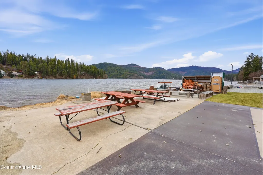 7562 W Spirit Lake Road Spirit Lake ID 83869