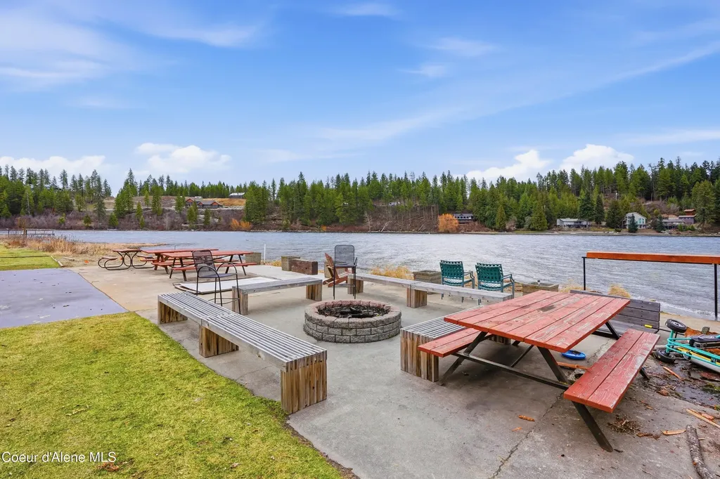 7562 W Spirit Lake Road Spirit Lake ID 83869