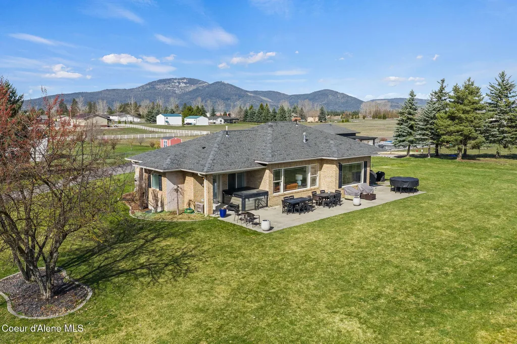 2069 W Diamond Bar Road Rathdrum ID 83858