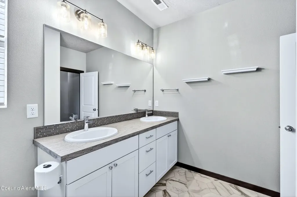193 N Inkwood Street Post Falls ID 83854