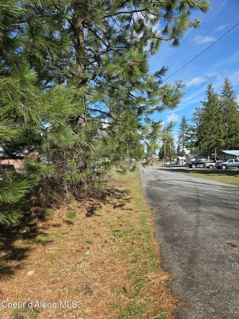 Nna 9th Street Spirit Lake ID 83869