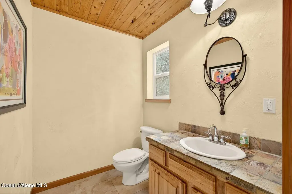 33885 N Moonbeam Court Bayview ID 83803