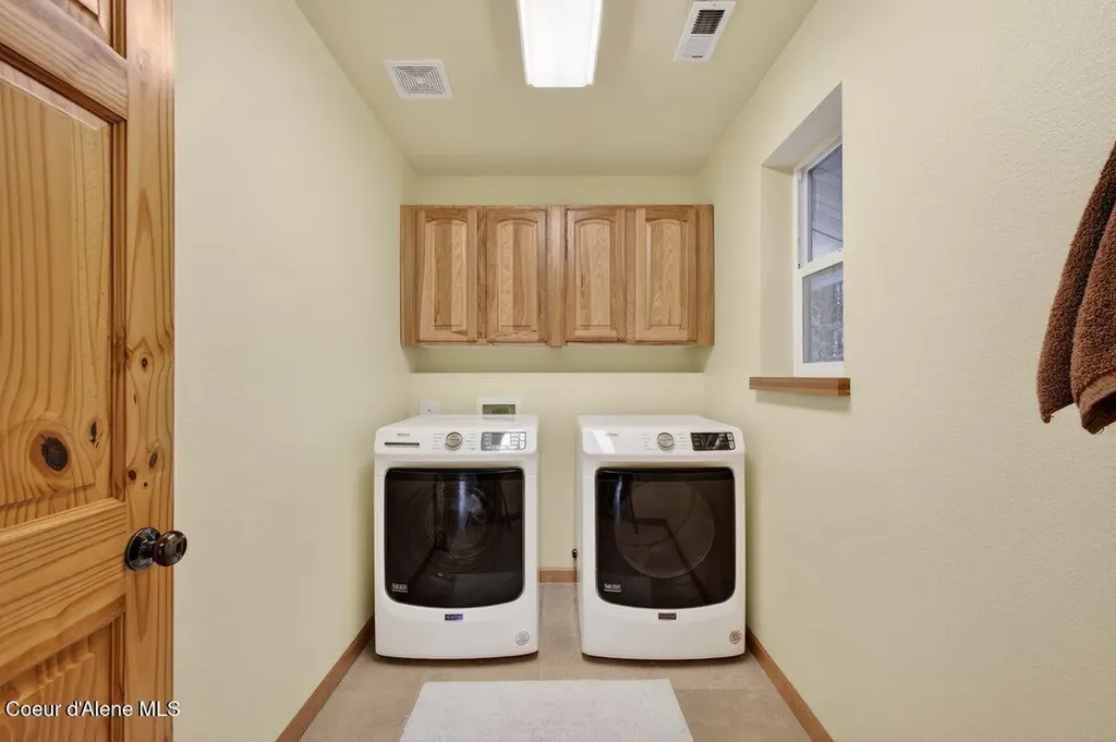 33885 N Moonbeam Court Bayview ID 83803