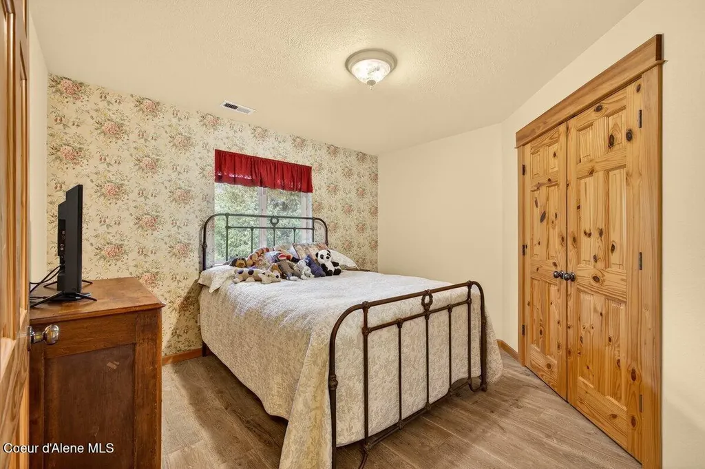 33885 N Moonbeam Court Bayview ID 83803