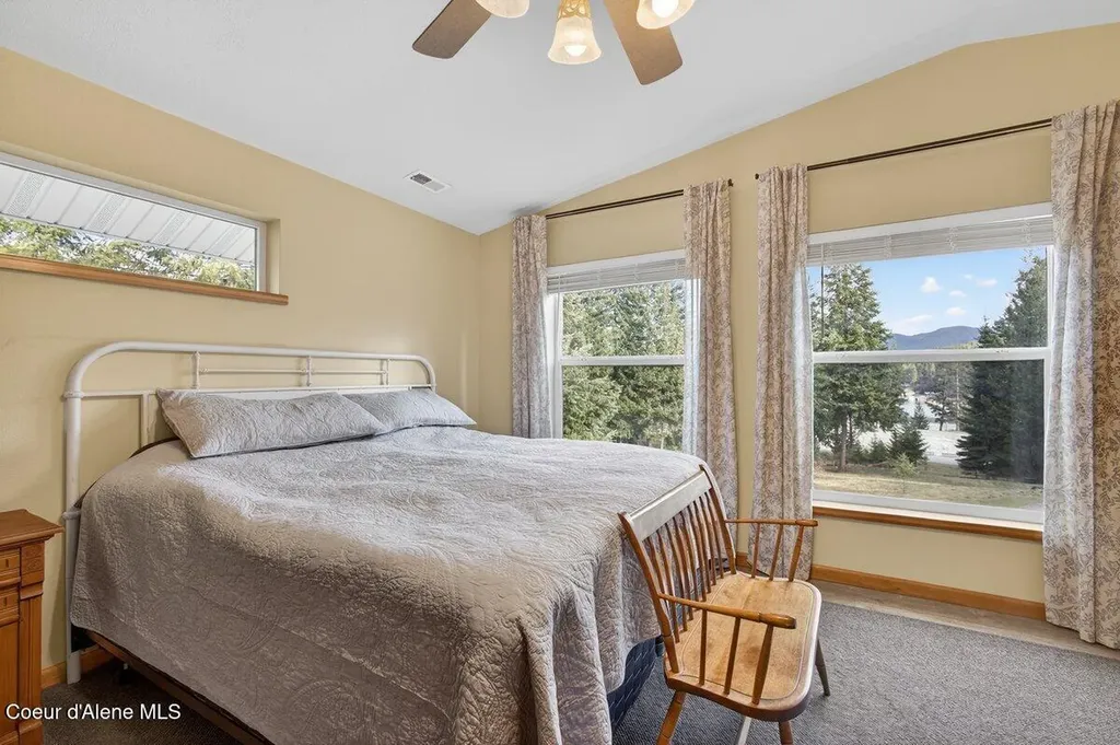 33885 N Moonbeam Court Bayview ID 83803