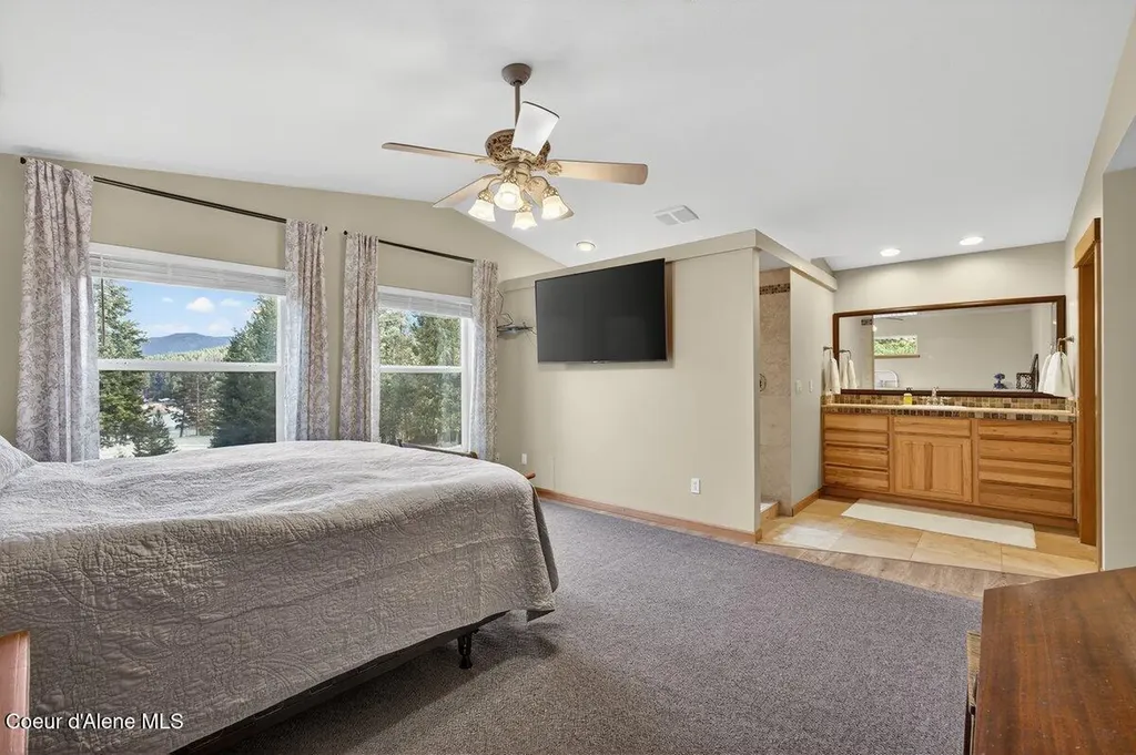 33885 N Moonbeam Court Bayview ID 83803