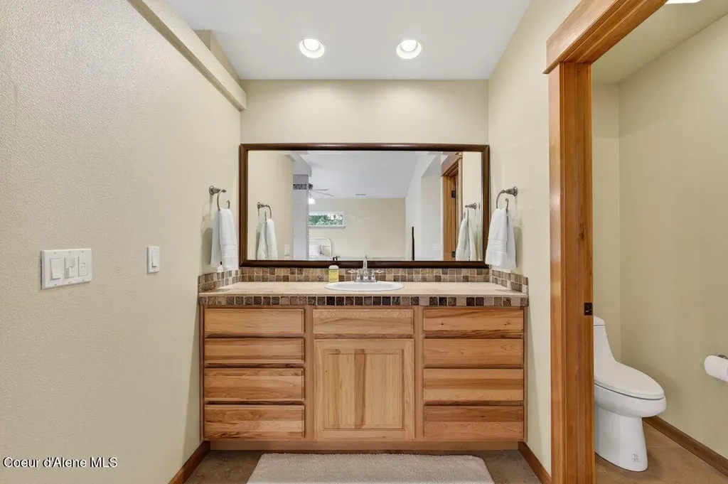 33885 N Moonbeam Court Bayview ID 83803