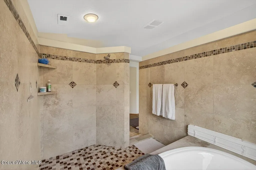 33885 N Moonbeam Court Bayview ID 83803