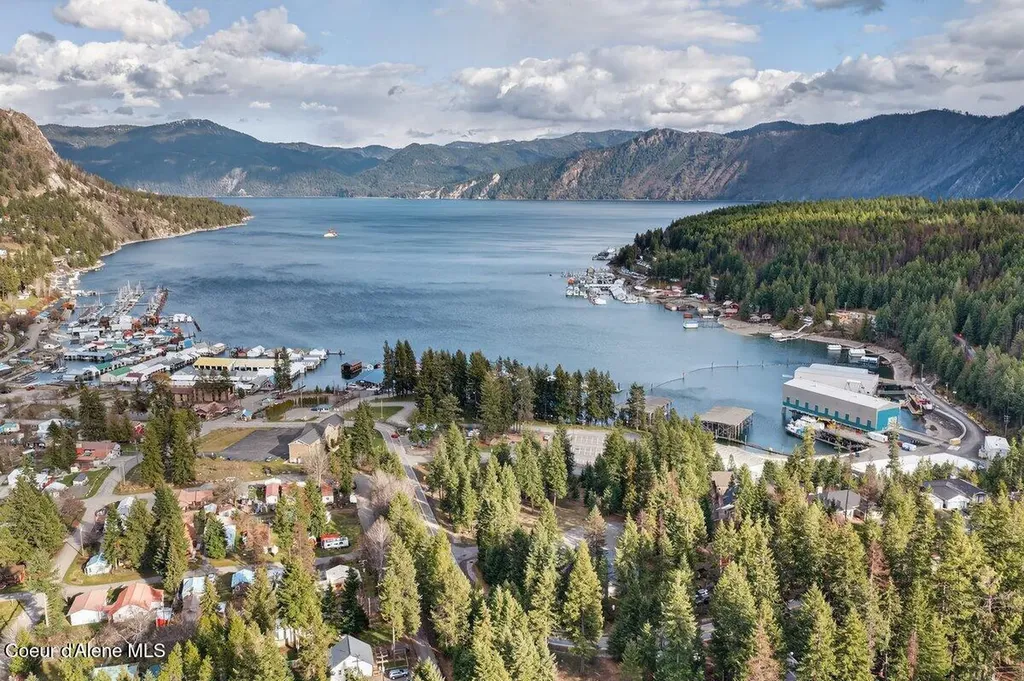 33885 N Moonbeam Court Bayview ID 83803