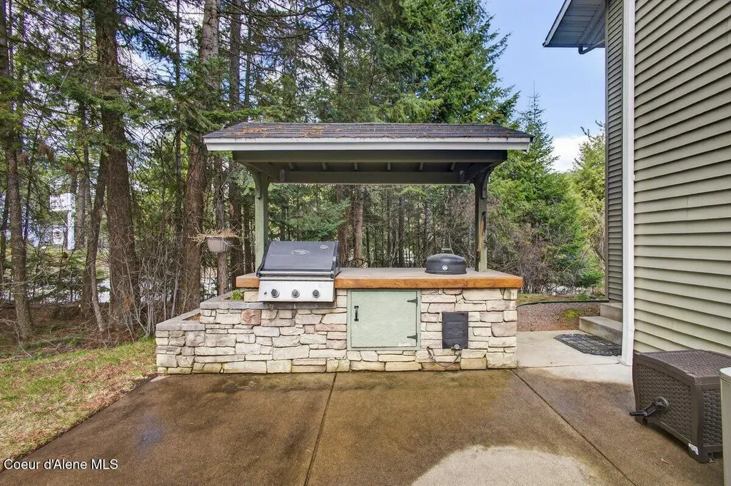 33885 N Moonbeam Court Bayview ID 83803
