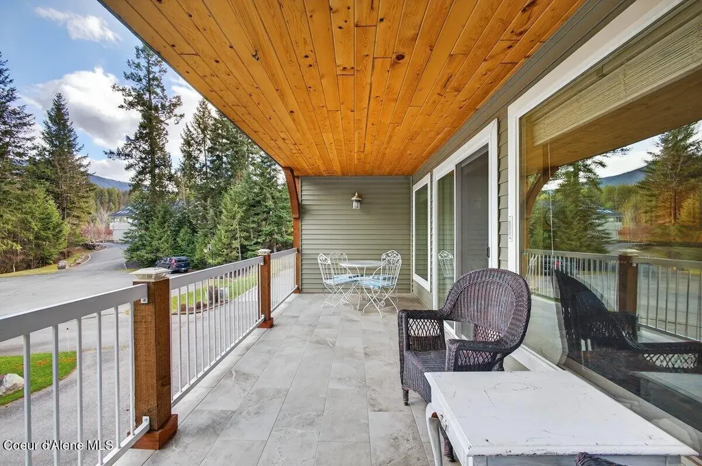 33885 N Moonbeam Court Bayview ID 83803