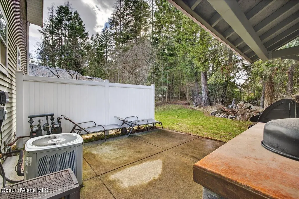 33885 N Moonbeam Court Bayview ID 83803