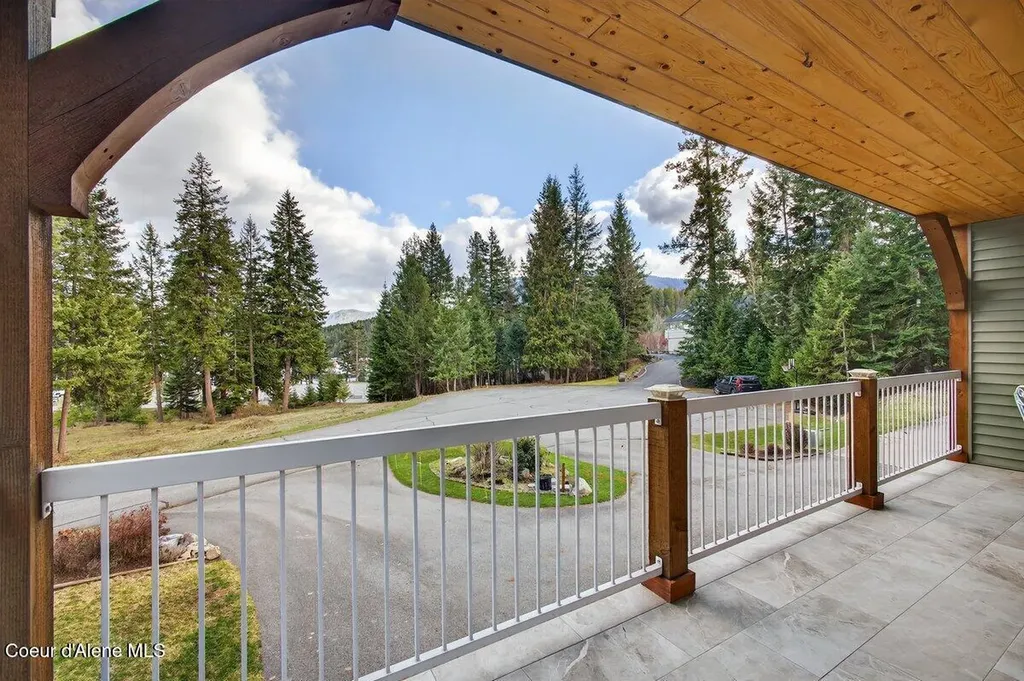 33885 N Moonbeam Court Bayview ID 83803