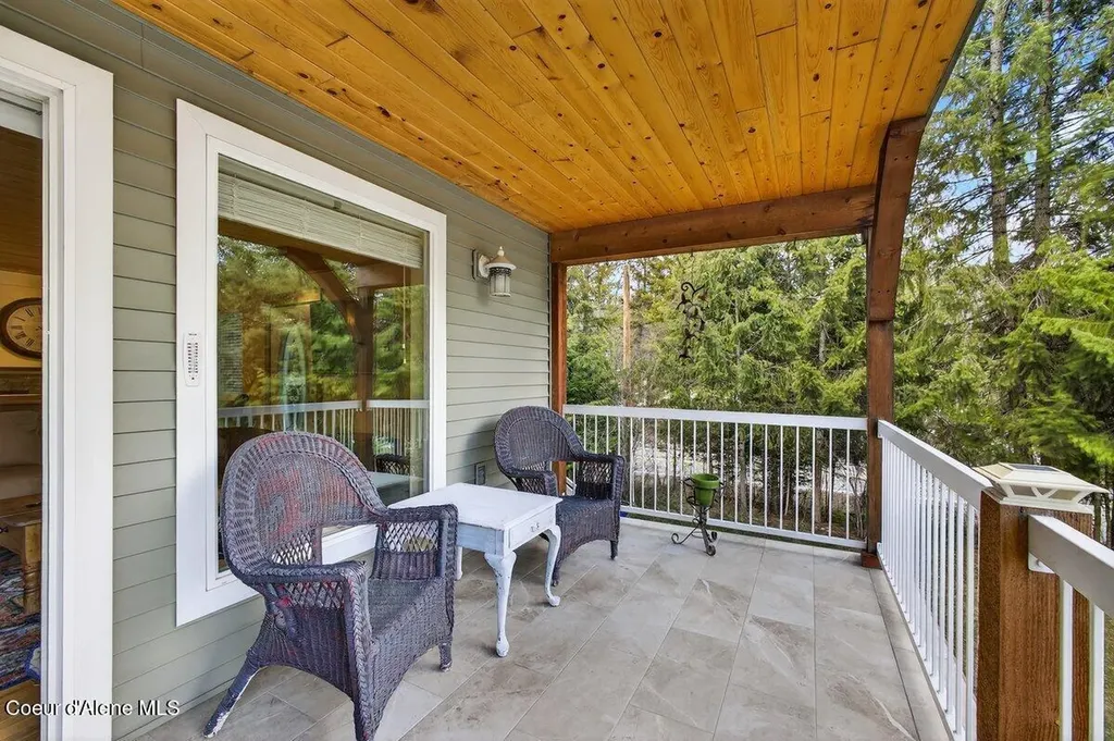 33885 N Moonbeam Court Bayview ID 83803