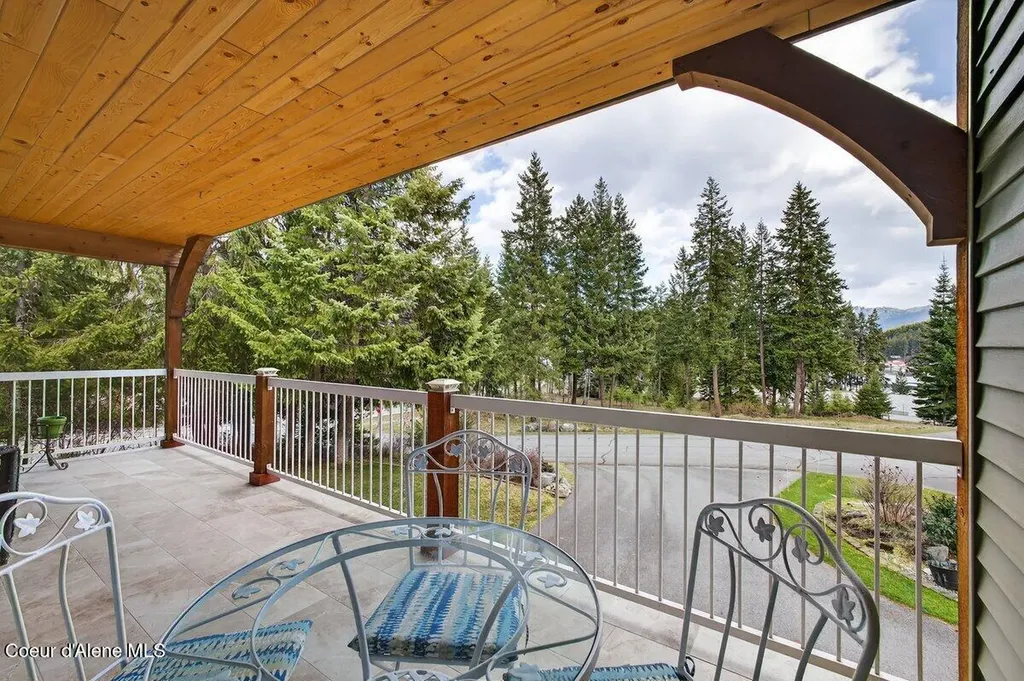 33885 N Moonbeam Court Bayview ID 83803
