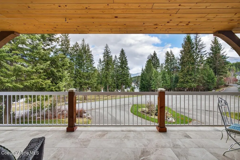 33885 N Moonbeam Court Bayview ID 83803