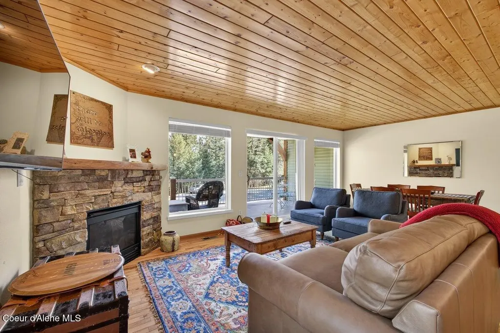 33885 N Moonbeam Court Bayview ID 83803