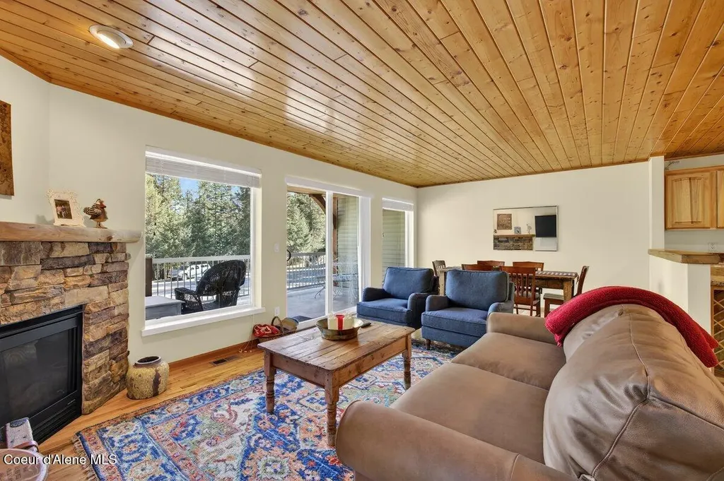 33885 N Moonbeam Court Bayview ID 83803
