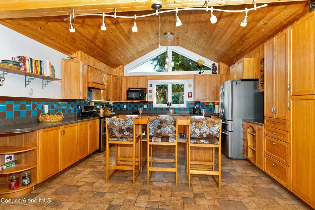 362 Winding Way Sandpoint ID 83864