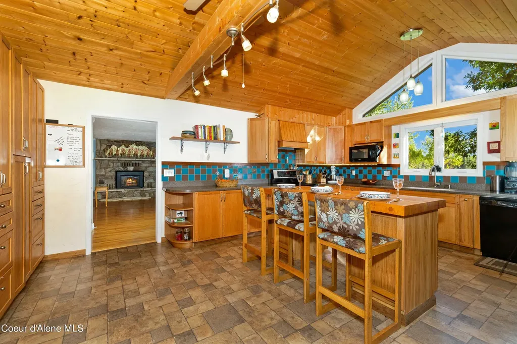 362 Winding Way Sandpoint ID 83864