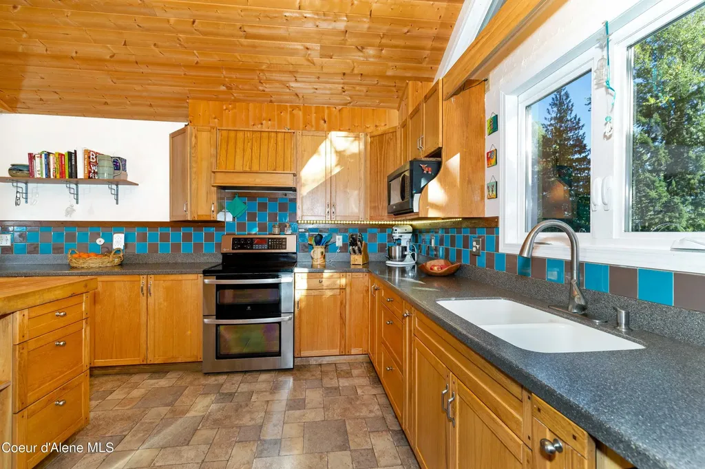 362 Winding Way Sandpoint ID 83864