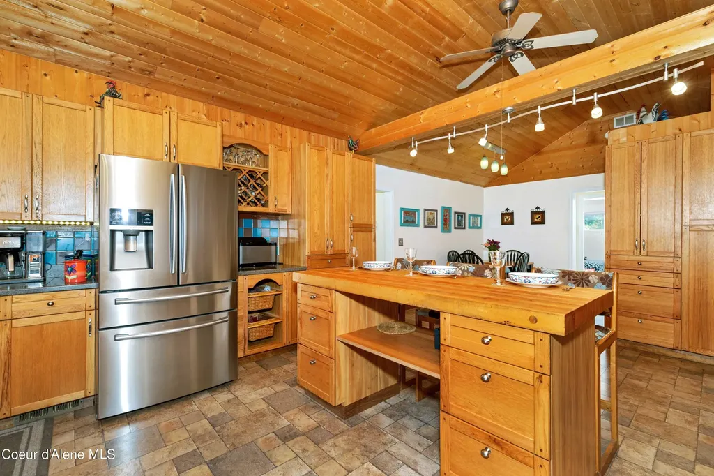 362 Winding Way Sandpoint ID 83864
