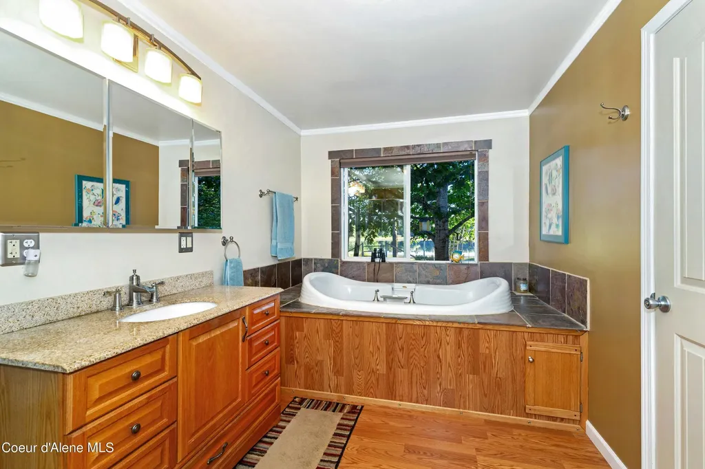362 Winding Way Sandpoint ID 83864