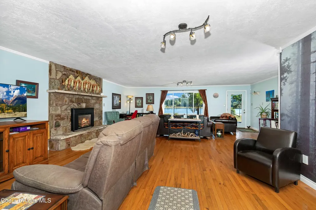 362 Winding Way Sandpoint ID 83864