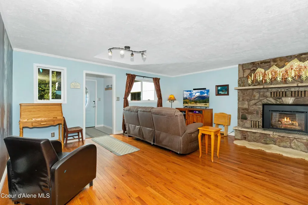 362 Winding Way Sandpoint ID 83864