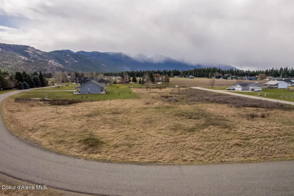 Lot 4 E. Mountain View Road Moyie Springs ID 83845