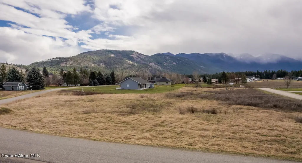 Lot 4 E. Mountain View Road Moyie Springs ID 83845