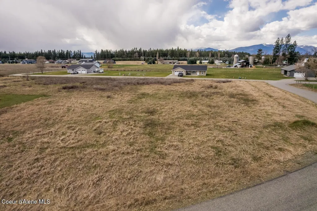 Lot 4 E. Mountain View Road Moyie Springs ID 83845