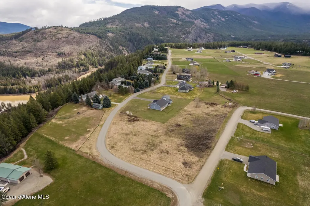 Lot 4 E. Mountain View Road Moyie Springs ID 83845