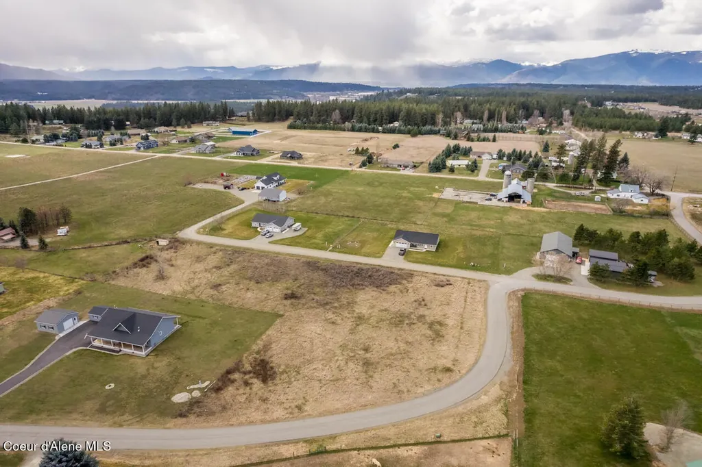 Lot 4 E. Mountain View Road Moyie Springs ID 83845